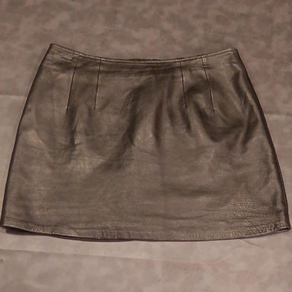 Jamin Leather Sleek Black Lambskin Leather Mini Skirt - Picture 3 of 10